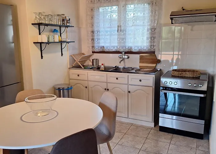 Areti Apartment Áfra