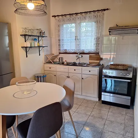 Areti Apartment Áfra